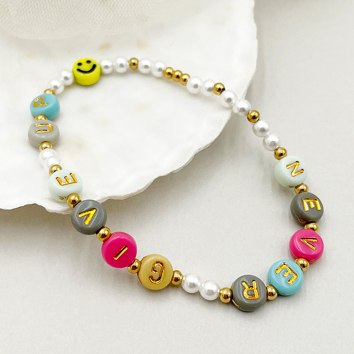 Bracelets plaqués or avec lettres de trajet mignonnes et visage souriant en acier inoxydable et émail perlé