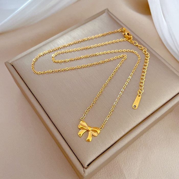 Einfache Halskette mit Schleifenknoten-Anhänger aus Edelstahl, verkupfert und vergoldet