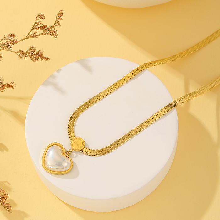 Colar com pingente banhado a ouro 18K com strass em forma de coração estilo simples em aço inoxidável