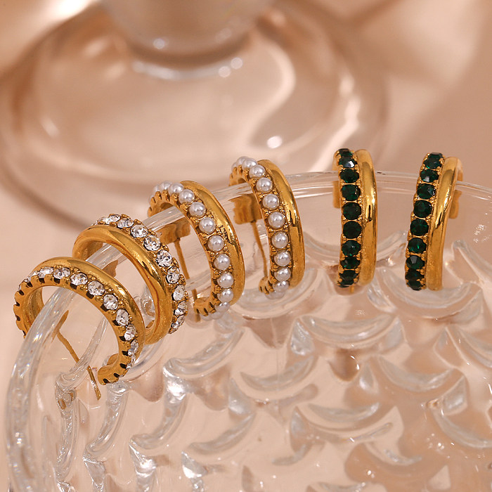 1 Paar glänzende C-förmige Ohrstecker aus Edelstahl mit Intarsien, Strasssteinen und Perlen, 18 Karat vergoldet