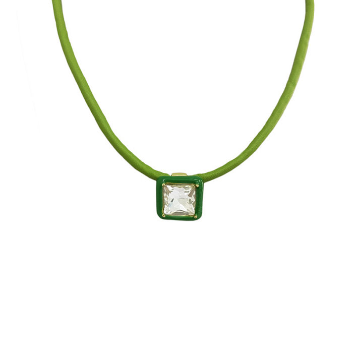 Collier pendentif carré en acier inoxydable avec incrustation de zircon de style simple