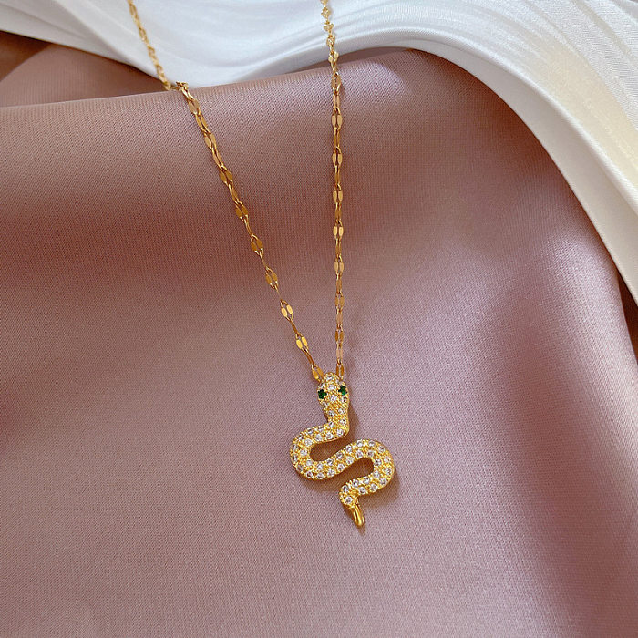 Collier pendentif en acier inoxydable et cuivre avec incrustation de pierres précieuses artificielles, serpent à la mode