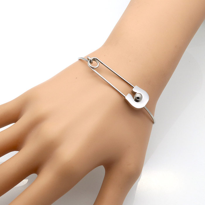 1 bracelet plaqué en acier titane en forme de U de style simple.