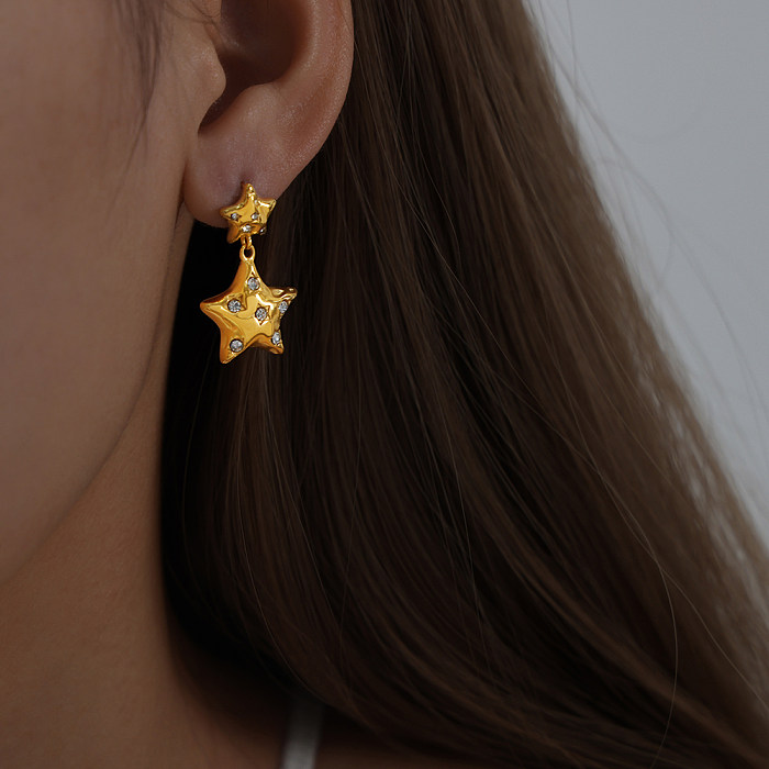 1 Paar luxuriöse Ohrringe mit Pentagramm-Beschichtung, Edelstahl-Strasssteinen, 18 Karat vergoldet