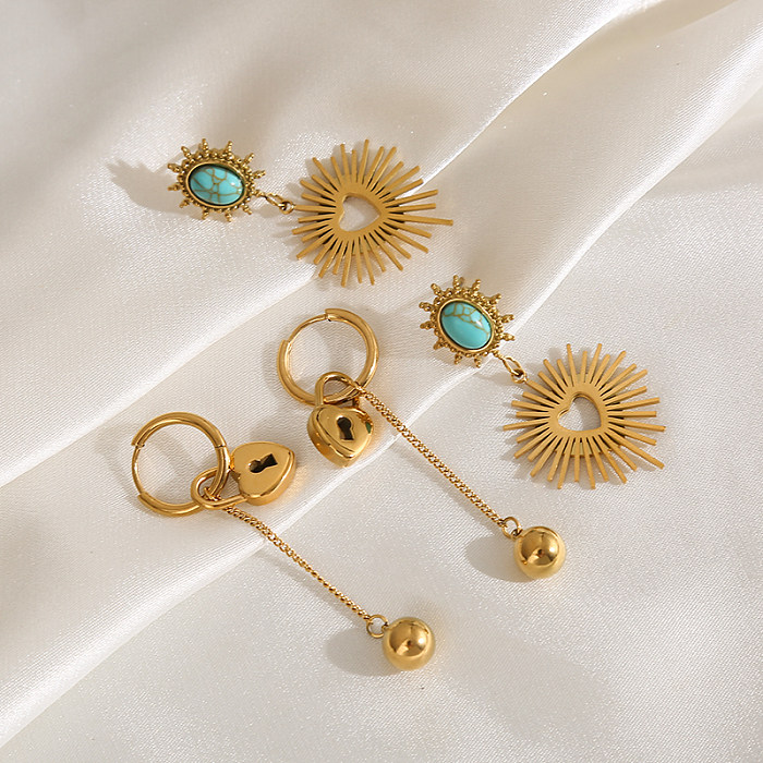 1 par de brincos fofos e luxuosos em formato de coração queen em forma de coração esculpidos em aço inoxidável turquesa brincos banhados a ouro