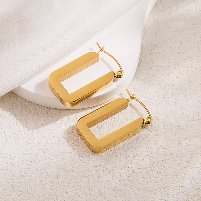 1 Paar IG Style Basic Cool Style einfarbig plattierte Edelstahl-Ohrringe mit 18-Karat-Vergoldung