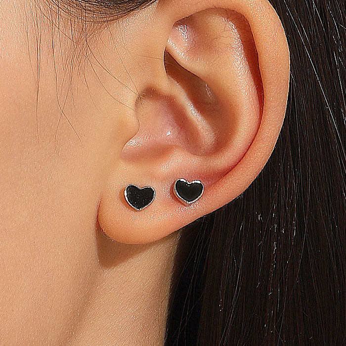 1 par de brincos de orelha de aço inoxidável esmaltados em forma de coração estilo simples