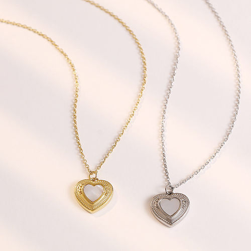 Collar con colgante chapado en oro blanco chapado en oro blanco con incrustaciones de acero inoxidable en forma de corazón de estilo simple