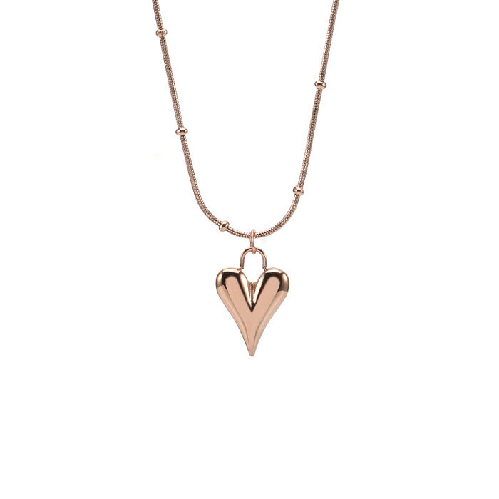 Collier élégant avec pendentif en acier inoxydable en forme de cœur