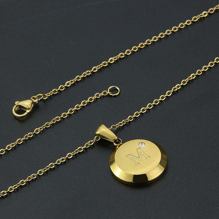 Colar com pingente de zircão banhado a ouro em aço inoxidável com letras da moda