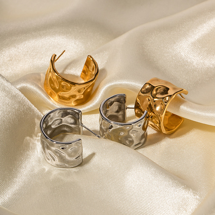 1 Paar IG Style Retro C-förmige plattierte Edelstahl-Ohrringe mit 18-Karat-Vergoldung