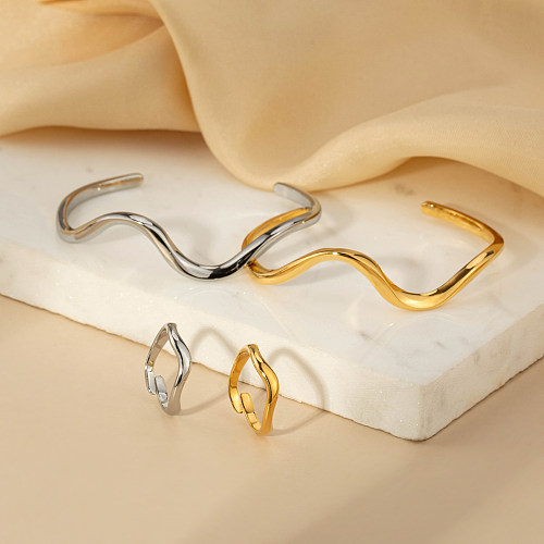 Bracelet plaqué or en acier inoxydable de couleur unie de style simple et décontracté en vrac