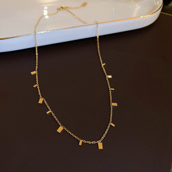 Einfache Halskette mit quadratischem Schleifenknoten-Anhänger und Edelstahlbeschichtung