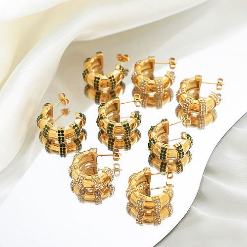 1 Paar luxuriöse Ohrstecker in C-Form mit Inlay aus Edelstahl-Strasssteinen und 18 Karat vergoldet