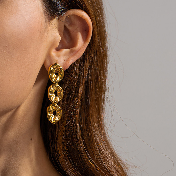 1 Paar elegante, plissierte, 18 Karat vergoldete Ohrhänger aus Edelstahl in O-Form