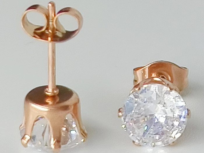 1 Paar schlichte Kronen-Ohrstecker aus Edelstahl und Metall mit künstlichen Edelsteinen