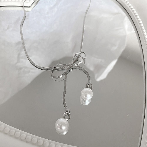 Collar elegante de perlas artificiales con incrustaciones de acero inoxidable con nudo de lazo dulce
