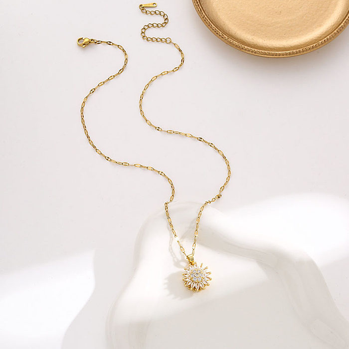 Collier pendentif plaqué or avec incrustation de placage en acier inoxydable de fleur élégante