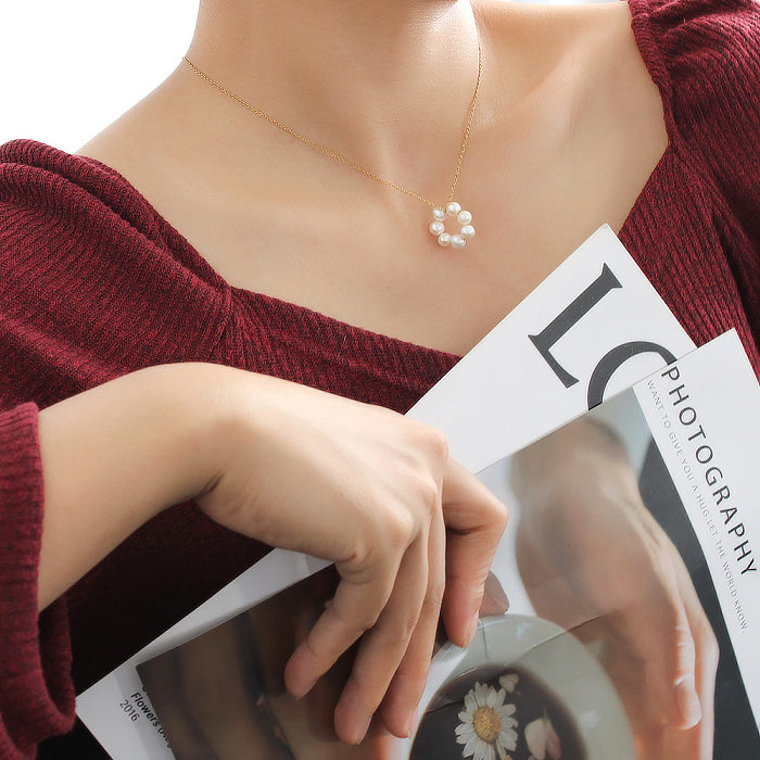Collier élégant avec pendentif en perles plaquées or en acier inoxydable en forme de cœur