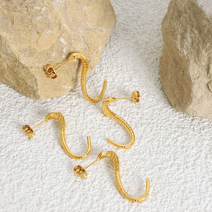 1 par de brincos de orelha banhados a ouro 18K com revestimento de cobra estilo simples básico