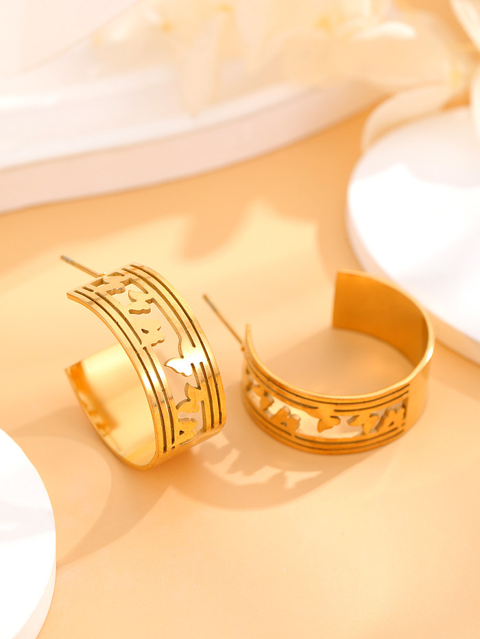 زوج واحد من أقراط الأذن الأساسية البسيطة ذات الطراز الكلاسيكي المطلية على شكل C من الفولاذ المقاوم للصدأ ومطلية بالذهب عيار 1 قيراط