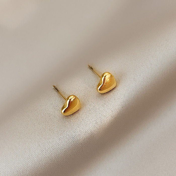 Brincos de orelha chapeados de aço inoxidável em formato de coração estilo simples 1 par
