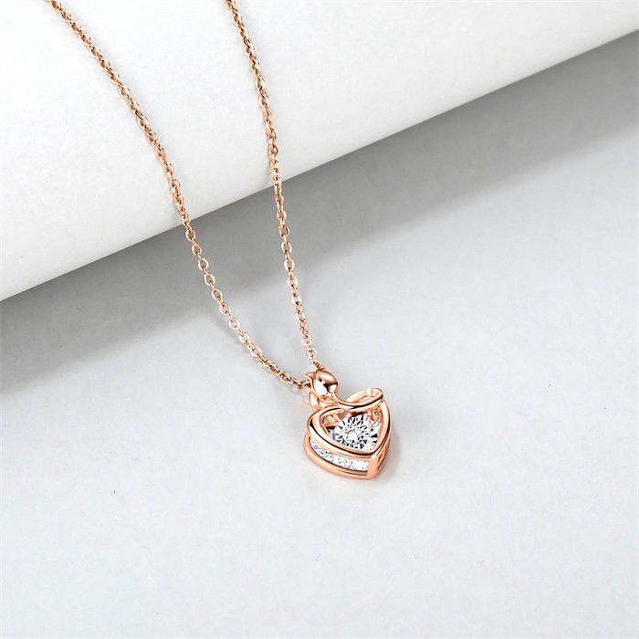Estilo simples forma de coração aço inoxidável polimento chapeamento incrustação diamante rosa banhado a ouro pingente colar