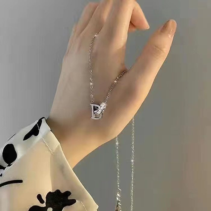 Collar con colgante de diamante artificial con incrustaciones de acero inoxidable y círculo de estilo simple