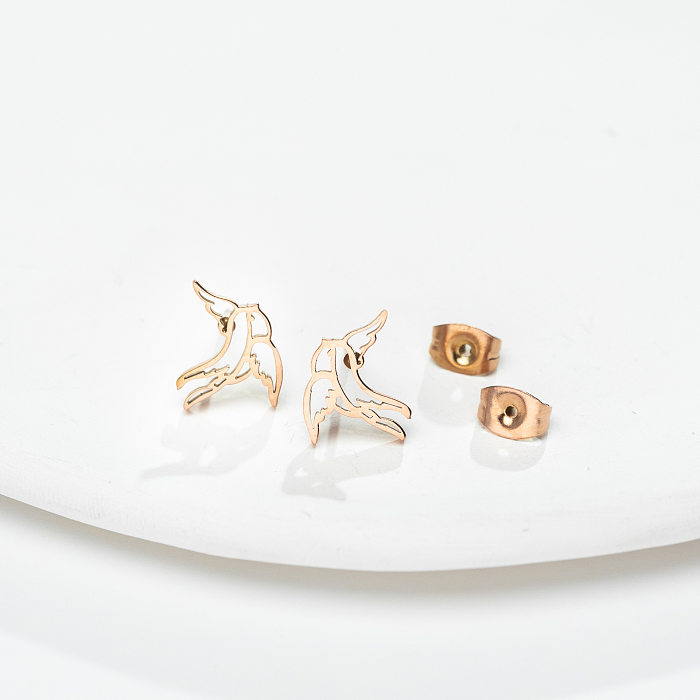 1 par de brincos de orelha em aço inoxidável com letras geométricas de estilo simples em formato de coração