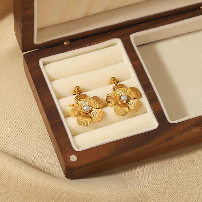 1 Paar Tropfenohrringe im Vintage-Stil mit Blumenplattierung und Inlay aus Edelstahl mit künstlichen Perlen und 18 Karat vergoldet