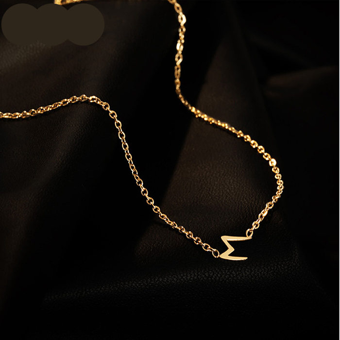 Lässige, schlichte Buchstaben-Halskette mit Edelstahlbeschichtung und 18-karätigem Gold