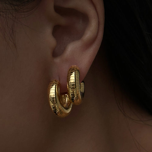 1 par de brincos de orelha banhados a ouro 14K estilo clássico estilo IG estilo C