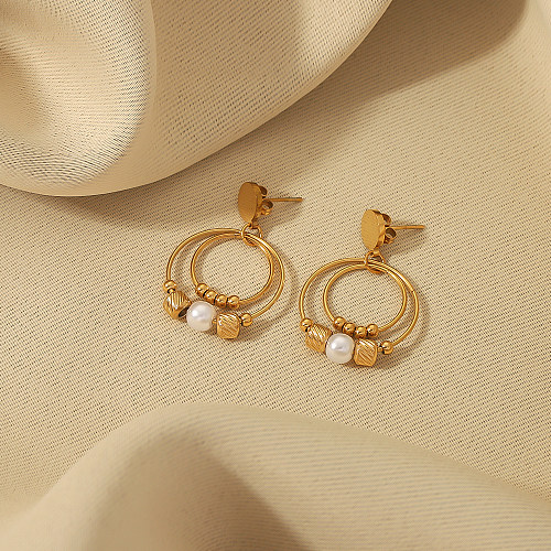 1 paire de boucles d'oreilles pendantes plaquées or 18 carats avec perles artificielles en acier inoxydable, style vintage, style classique, cercle rond, spirale, imitation perle.