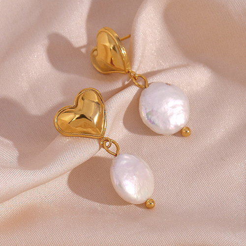 1 Paar herzförmige Ohrhänger im französischen Stil aus Edelstahl mit Süßwasserperlenbeschichtung und 18-Karat-Vergoldung