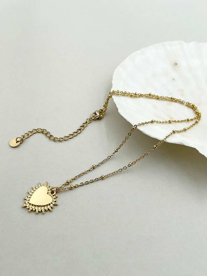 Collier pendentif plaqué or avec incrustation de placage en acier inoxydable en forme de cœur de style simple de base