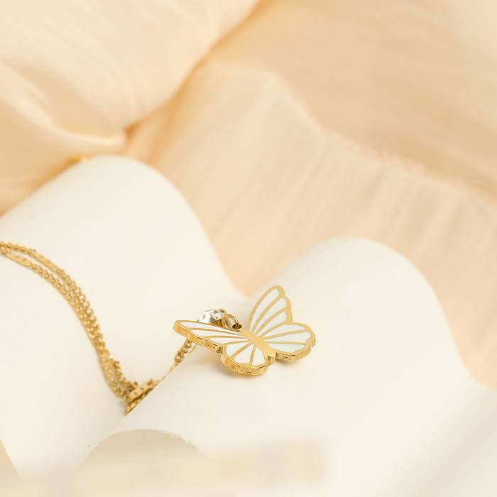 Süße, schlichte Halskette mit Schmetterlings-Anhänger aus Edelstahl, Edelstahl-Beschichtung, Inlay, Zirkon, 18 Karat vergoldet