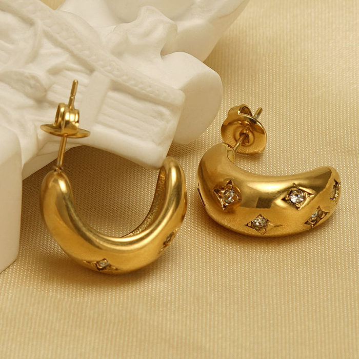 1 par de pendientes elegantes chapados en acero inoxidable con forma de estrella en forma de C con incrustaciones de diamantes de imitación chapados en oro de 18 quilates