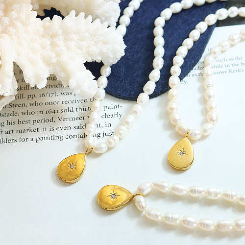 Elegante, luxuriöse Halskette im Barockstil mit Wassertropfen und Süßwasserperle aus Edelstahl mit Perlenbeschichtung und Süßwasserperle aus Edelstahl mit 18-Karat-Vergoldung