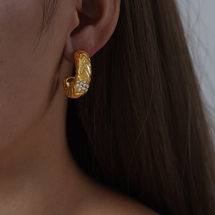 1 paire de boucles d'oreilles élégantes et luxueuses avec incrustation de placage géométrique en acier inoxydable et strass plaqués or 18 carats
