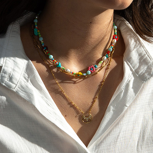 Dreischichtige Halskette mit glänzender Blume im Barockstil, Edelstahl, Perlenbeschichtung, Zirkoneinlage, 18 Karat vergoldet