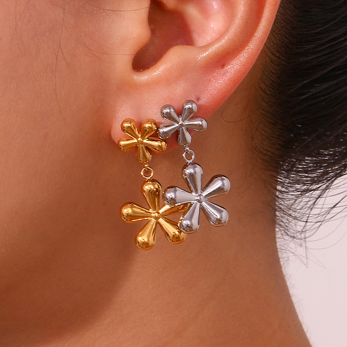 1 par de brincos de orelha banhados a ouro 18K, estilo simples, estilo clássico, flor, aço inoxidável
