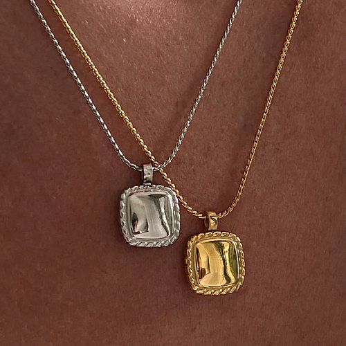 Collier pendentif plaqué or 18 carats en acier inoxydable carré de style simple