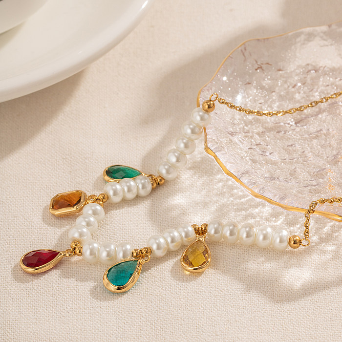 Collar chapado en oro de 18 quilates con circonita perla y incrustaciones de acero inoxidable con borla de viaje