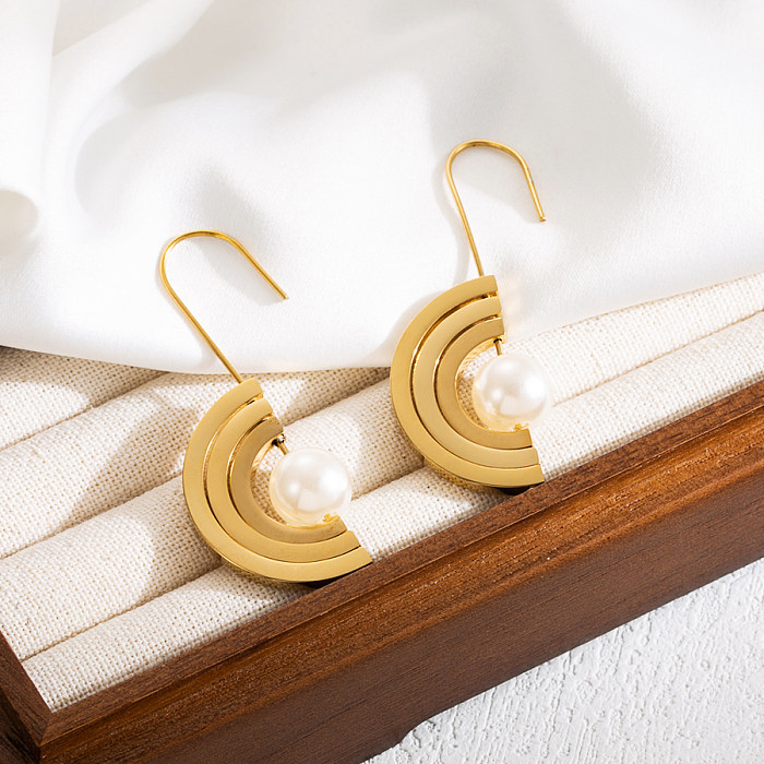 1 par de pendientes artísticos elegantes con forma de C chapados en acero inoxidable con incrustaciones de perlas artificiales chapados en oro de 18 quilates