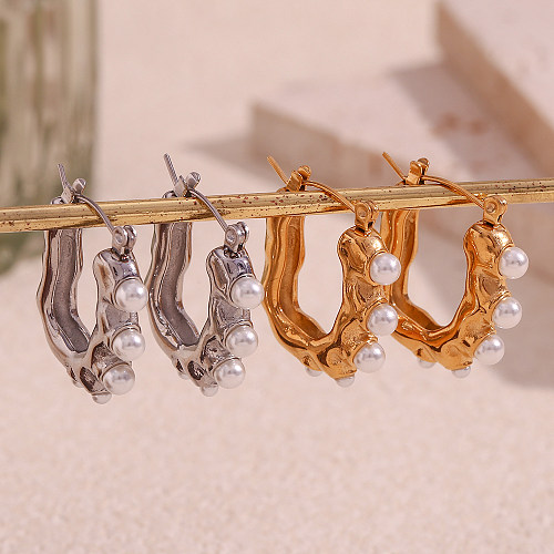 1 par de pendientes elegantes chapados en forma de U con incrustaciones de perlas de acero inoxidable chapados en oro de 18 quilates