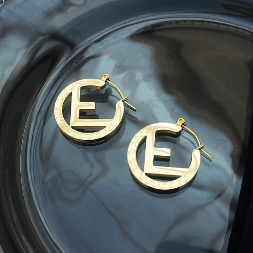Boucles d'oreilles plaquées en acier inoxydable avec lettres géométriques à la mode