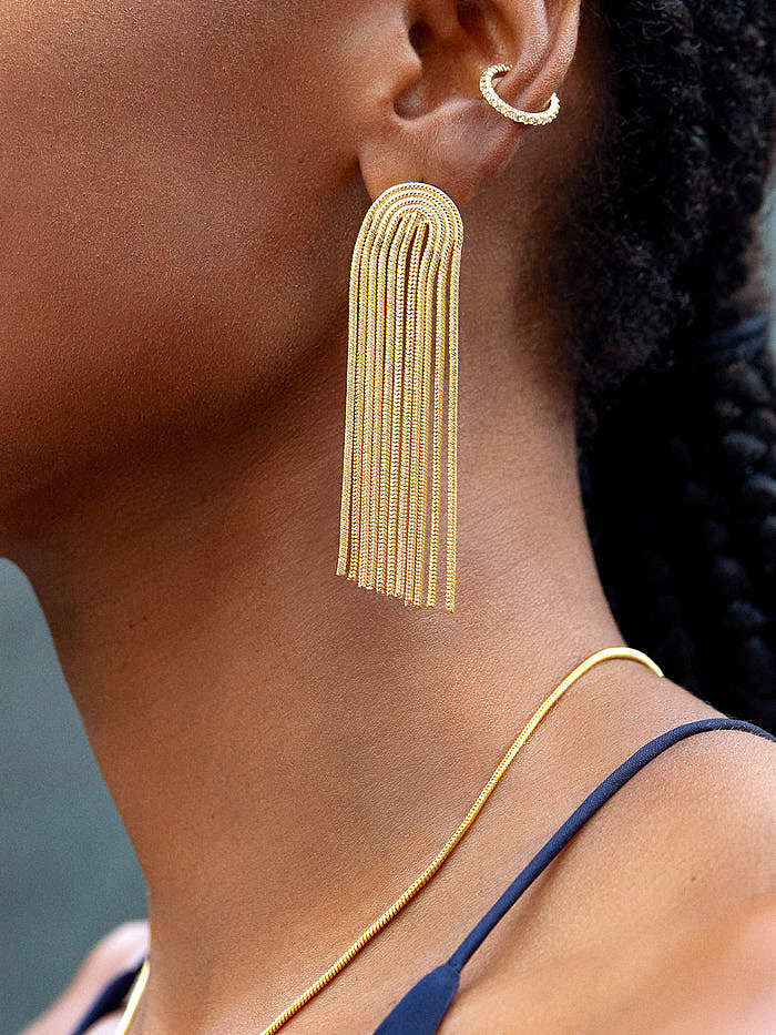 1 paire de boucles d'oreilles pendantes plaquées en acier inoxydable avec pampilles à la mode