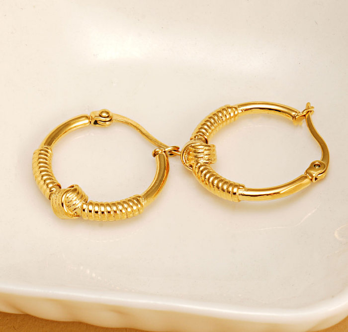 1 Paar einfache, klassische C-förmige Ohrringe aus Edelstahl mit 18-Karat-Vergoldung