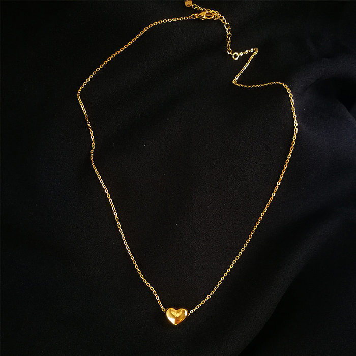 Collar con colgante chapado en oro de 18 quilates con revestimiento de acero inoxidable en forma de corazón estilo IG