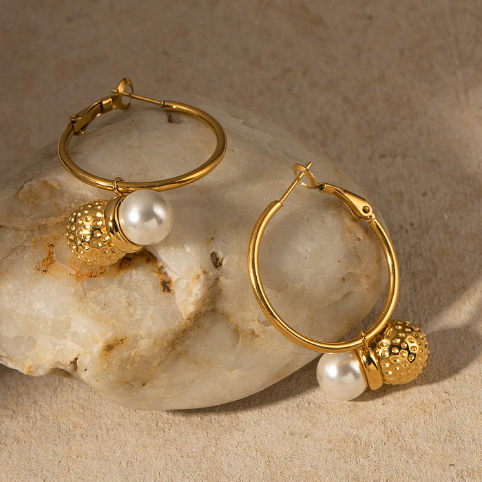 1 par de pendientes chapados en oro de 18 quilates con perlas de acero inoxidable con incrustaciones redondas estilo IG